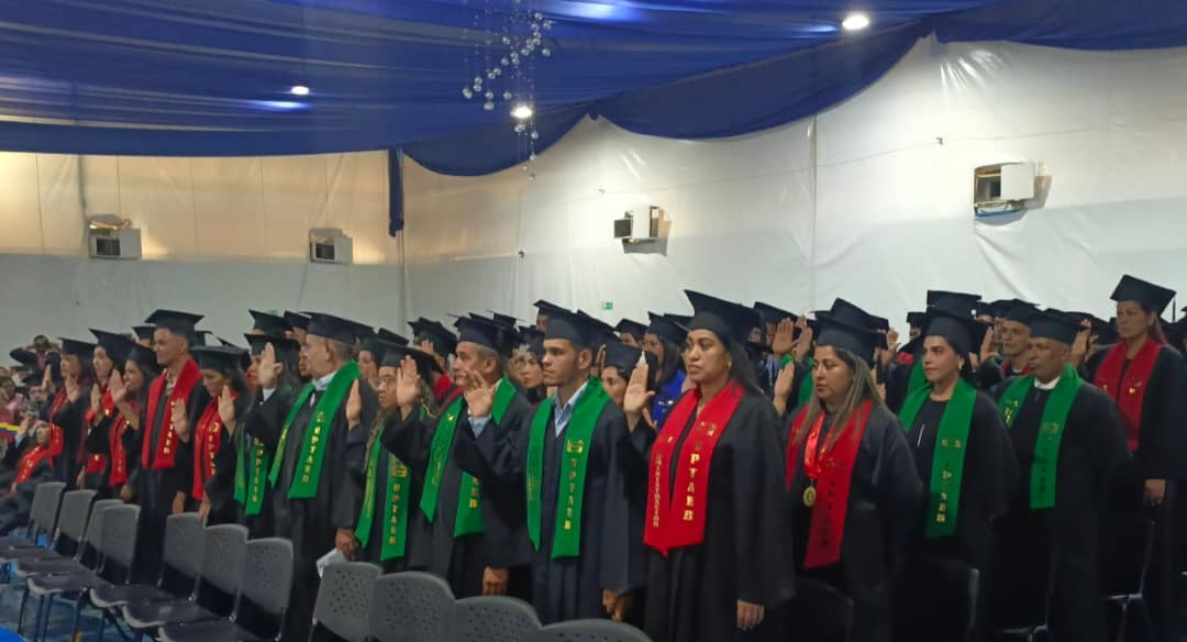 Uptaeb certifica a triunfadores y triunfadoras de la Misión Sucre en su XV Promoción